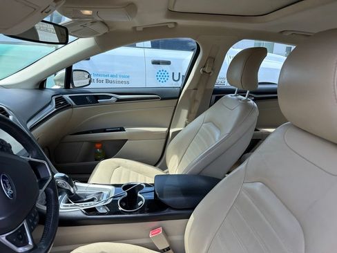 Used 2016 Ford Fusion SE w/ Equipment Group 202A FWD image 7