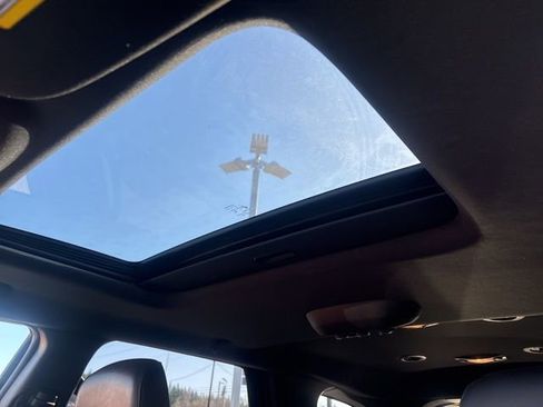 Used 2025 Dodge Durango R/T image 37