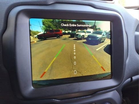 Used 2023 Jeep Renegade Latitude AWD/4WD image 30