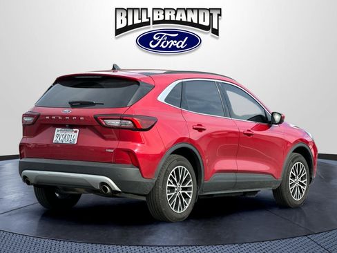 Used 2025 Ford Escape SE FWD image 3