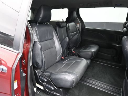 Used 2017 Toyota Sienna SE FWD image 26