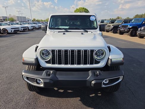 Used 2025 Jeep Wrangler Unlimited Sahara AWD/4WD image 2