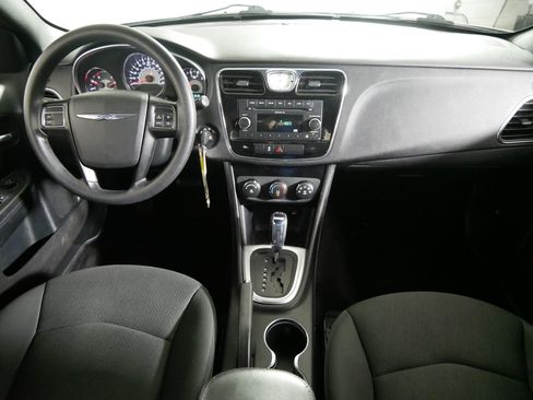 Used 2011 Chrysler 200 LX FWD image 10