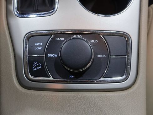 Used 2016 Jeep Grand Cherokee Limited w/ Luxury Group II AWD/4WD image 38