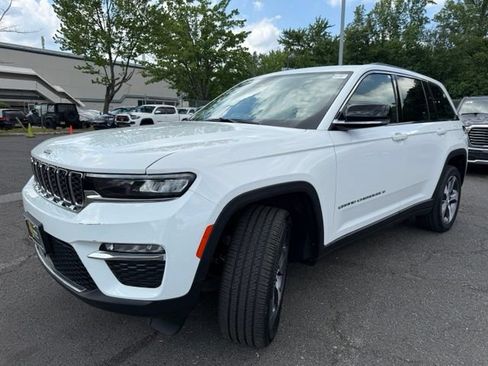 Used 2023 Jeep Grand Cherokee Limited w/ Trailer Tow Prep Group (B) AWD/4WD image 2