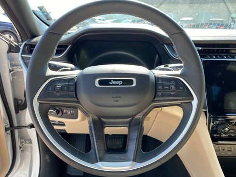 Used 2023 Jeep Grand Cherokee Limited AWD/4WD image 7