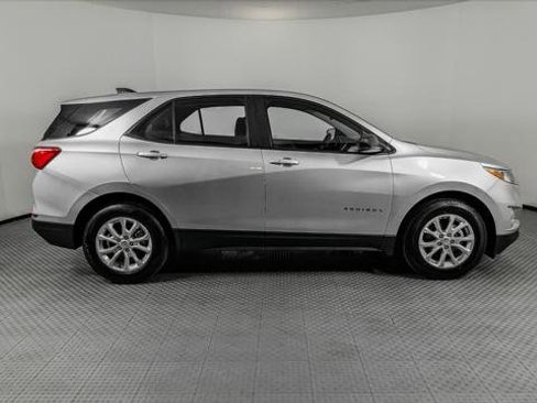 Used 2021 Chevrolet Equinox LS image 9