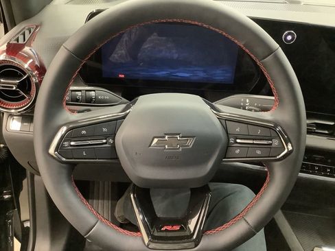 Used 2025 Chevrolet Equinox RS AWD/4WD image 10