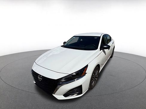 Used 2025 Nissan Altima 2.5 SV image 3