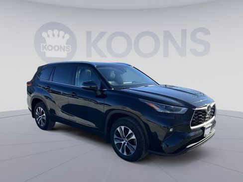 Used 2021 Toyota Highlander XLE image 10