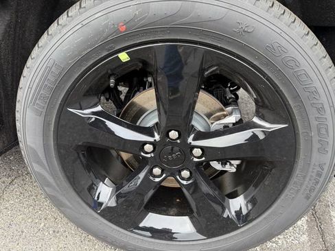 New 2025 Jeep Grand Cherokee Limited w/ Luxury Tech Group II image 6