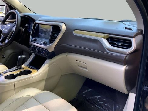 Used 2019 GMC Acadia Denali w/ Technology Package AWD/4WD image 18