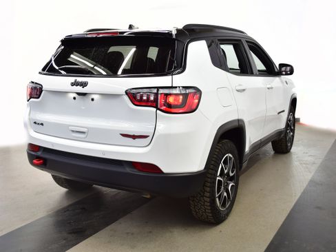 Used 2025 Jeep Compass Trailhawk AWD/4WD image 7