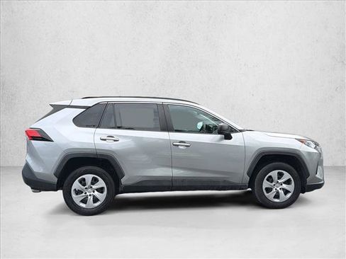 Used 2021 Toyota RAV4 LE AWD/4WD image 4