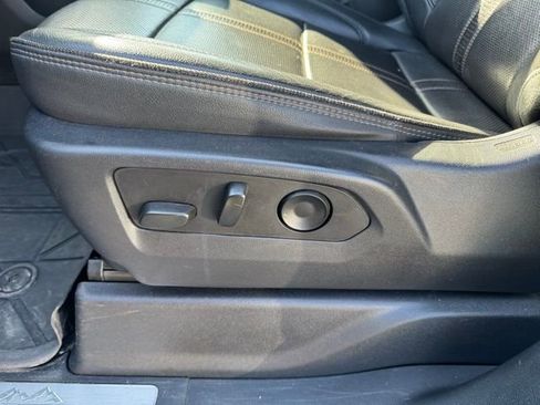 Used 2022 Chevrolet Silverado 1500 High Country w/ High Country Premium Package AWD/4WD image 22