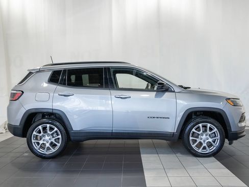 Certified 2023 Jeep Compass Latitude AWD/4WD image 3