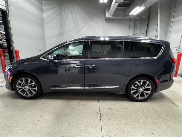 Used 2019 Chrysler Pacifica Limited FWD image 5