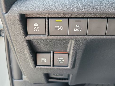 New 2026 Toyota Sienna XSE FWD image 31