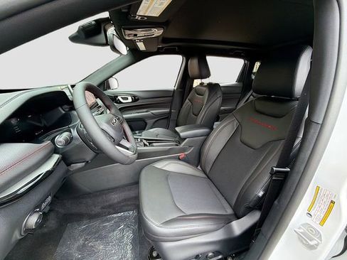 New 2026 Jeep Compass Trailhawk w/ Sun, Sound & Navigation Group AWD/4WD image 23