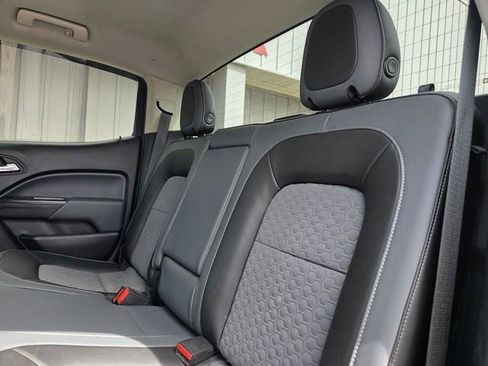 Used 2015 Chevrolet Colorado Z71 AWD/4WD image 18