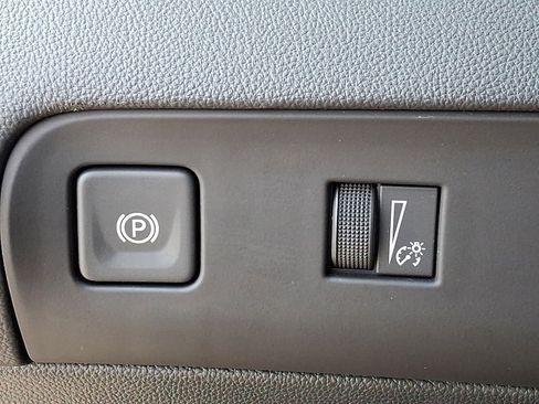 Certified 2024 Buick Enclave Essence image 17