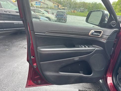 Used 2017 Jeep Grand Cherokee Limited w/ Luxury Group II image 14