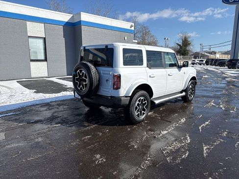New 2025 Ford Bronco Outer Banks image 3