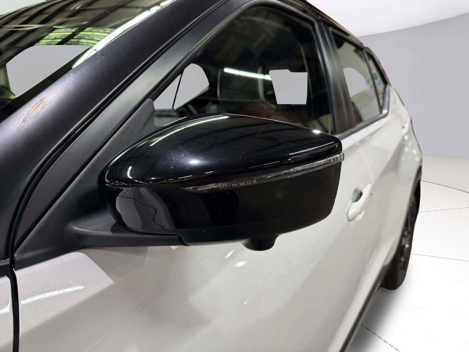 Used 2023 Nissan Kicks SR w/ SR Premium Package FWD image 12