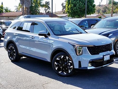 Used 2025 Kia Sorento EX w/ Panoramic Sunroof Package FWD image 3