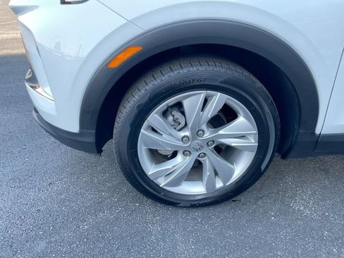 Certified 2024 Buick Encore GX Preferred w/ Advanced Technology Package FWD image 8