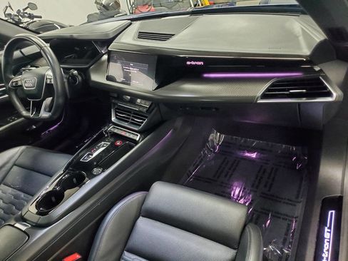 Used 2022 Audi e-tron GT Prestige image 14