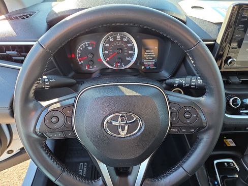 Certified 2022 Toyota Corolla Cross LE image 21