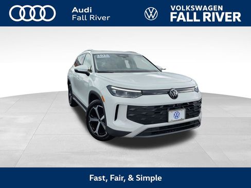 Used 2026 Volkswagen Tiguan SE AWD/4WD image 1