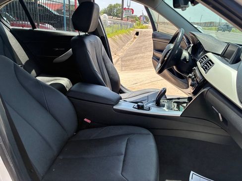 Used 2017 BMW 320i Sedan RWD image 32
