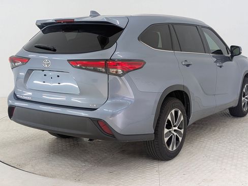Used 2022 Toyota Highlander XLE image 9