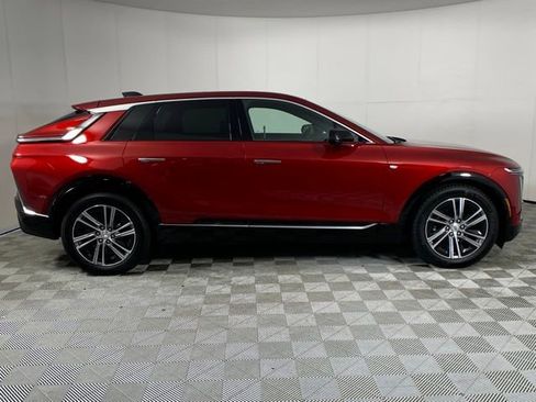 New 2024 Cadillac Lyriq Luxury AWD/4WD image 8