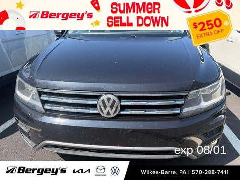 Used 2018 Volkswagen Tiguan SEL AWD/4WD image 1