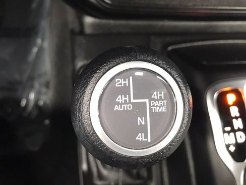 Used 2025 Jeep Wrangler Unlimited Sahara w/ Safety Group AWD/4WD image 25