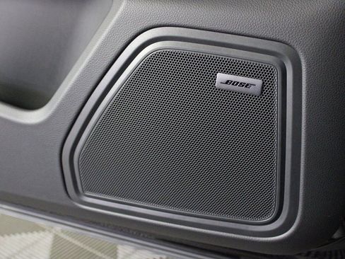 Certified 2026 Porsche Macan AWD/4WD image 17
