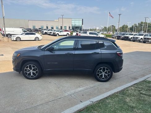 Used 2024 Jeep Compass Limited AWD/4WD image 8