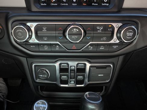 Used 2022 Jeep Gladiator Overland AWD/4WD image 24