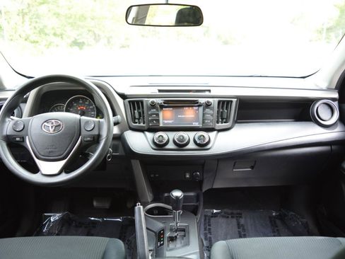 Used 2016 Toyota RAV4 LE FWD image 18