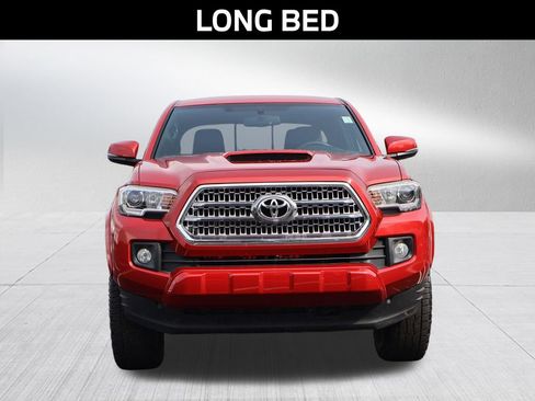Used 2017 Toyota Tacoma TRD Sport w/ Tow Package AWD/4WD image 3
