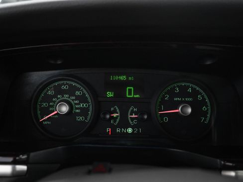 Used 2006 Lincoln Town Car Signature Limited RWD image 23