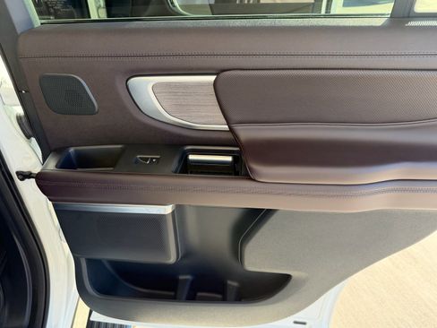 Used 2025 Ford Expedition Platinum w/ Platinum Ultimate Package image 23