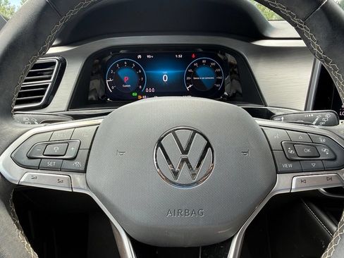 Used 2024 Volkswagen Atlas Cross Sport SE FWD image 17
