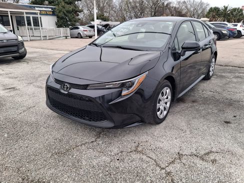 Used 2021 Toyota Corolla LE image 1
