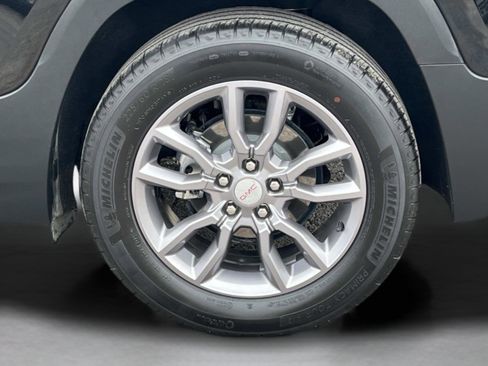 Used 2023 GMC Terrain SLT w/ Infotainment Package II image 11