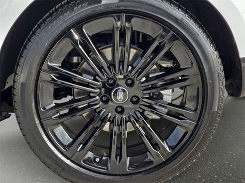 Certified 2025 Land Rover Range Rover SE image 35