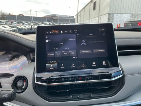 Used 2025 Jeep Compass Limited image 21